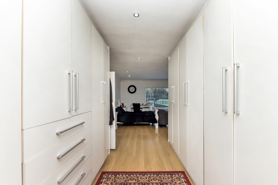 6 Bedroom Property for Sale in Walmer Estate Western Cape
